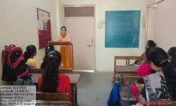 हिंदी दिवस के उपलक्ष्य में काव्यवाचन और वक्तृत्व प्रतियोगिता