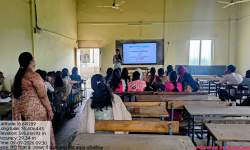 हिंदी दिवस के उपलक्ष्य में वक्तृत्व और काव्य वाचन प्रतियोगिता